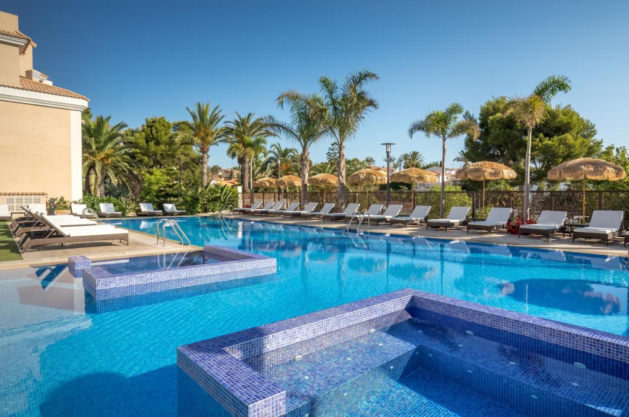 Barceló la Nucía Hills Hotel Kültér fotó The swimming pool at the hotel
